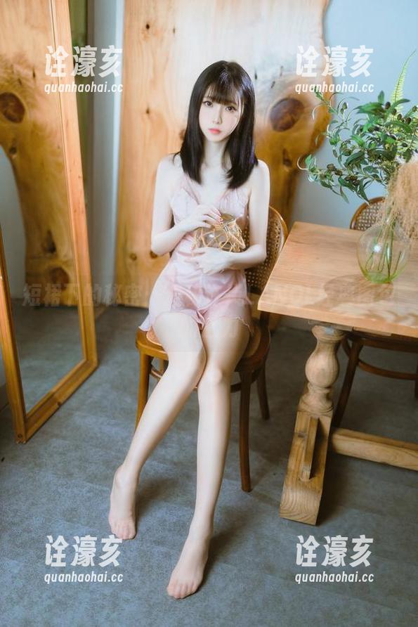 许岚LAN 短裙下的秘密:揭秘许岚LANOL经典图包的魅力
