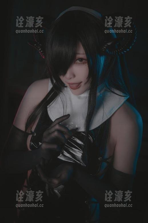 起司块wii向你展示礼服新定义：最新cos让你忍不住想亲吻屏幕！