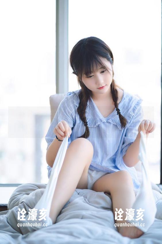 镜酱 最新分享:镜酱化身龙娘,俏皮风格炸出新高度!