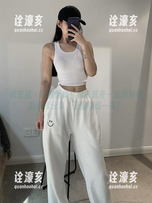陈佩奇 微密圈 - 制服翻转!和陈佩奇一起探索她的图库分享,让你眼前一亮!
