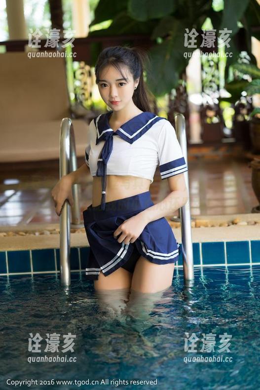 青豆客 - 这组白丝写真太撩了，AZHUA的腿居然比我的小心心还紧张！