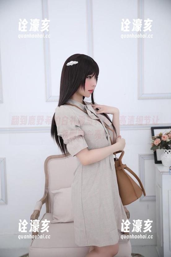 翻到鹿野希的白礼服写真集，高清细节让我眼睛一亮！