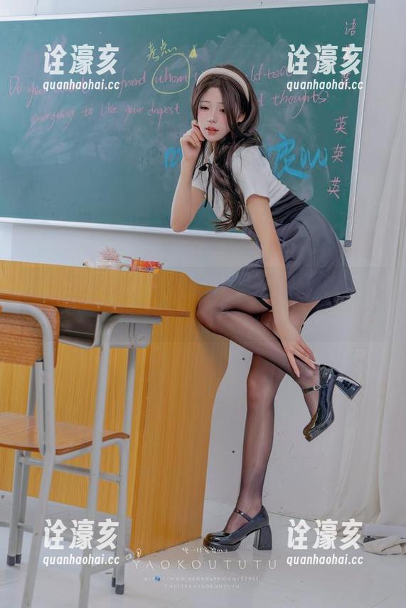 黏黏团子兔 黏黏团子兔:高清解锁阿尼斯的恋爱告急夏日心情!