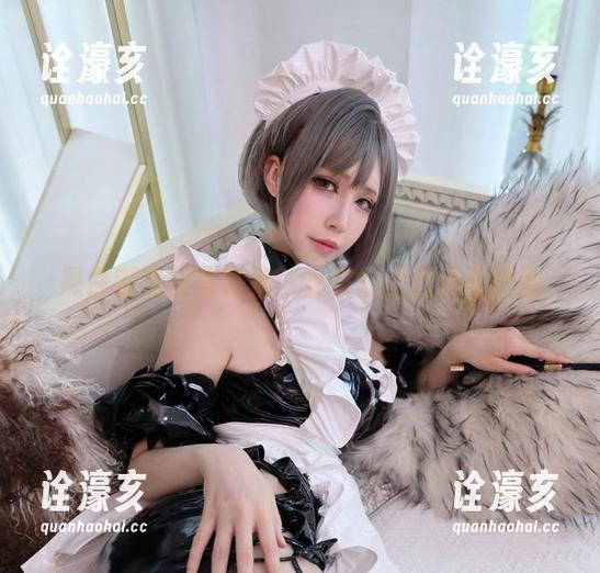 黑白御猫 黑白御猫的写真集:女孩们的自由与轻盈